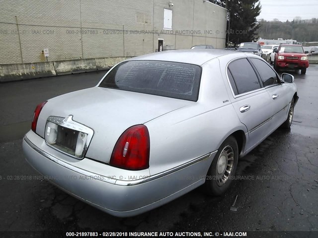 1LNHM81W1YY791589 - 2000 LINCOLN TOWN CAR EXECUTIVE SILVER photo 6