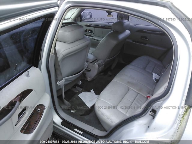 1LNHM81W1YY791589 - 2000 LINCOLN TOWN CAR EXECUTIVE SILVER photo 8