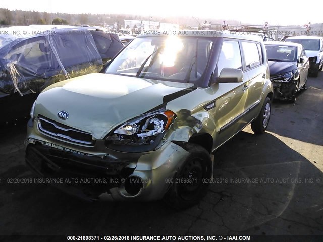 KNDJT2A58D7576630 - 2013 KIA SOUL GREEN photo 2