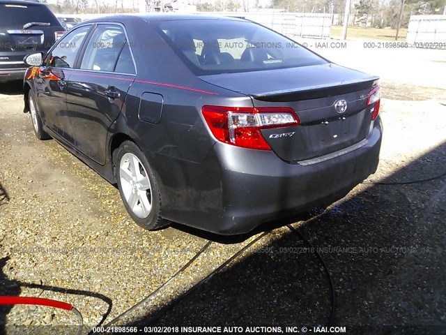 4T1BF1FKXEU836447 - 2014 TOYOTA CAMRY L/SE/LE/XLE 灰色 照片 3