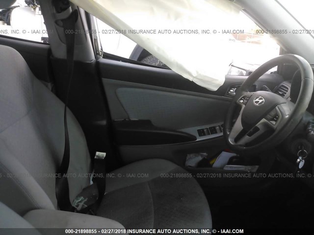 KMHCU5AE2EU165343 - 2014 HYUNDAI ACCENT GLS/SE WHITE photo 5