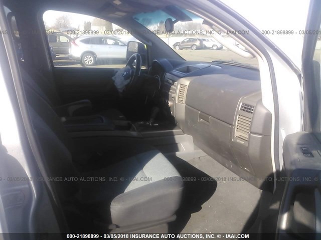 1N6AA07B85N523296 - 2005 NISSAN TITAN XE/SE/LE SILVER photo 5