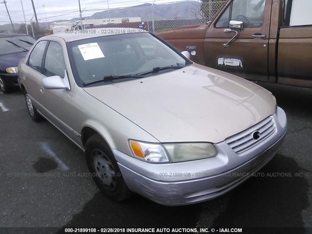 JT2BG22K2V0096941 - 1997 TOYOTA CAMRY LE/XLE GOLD photo 1