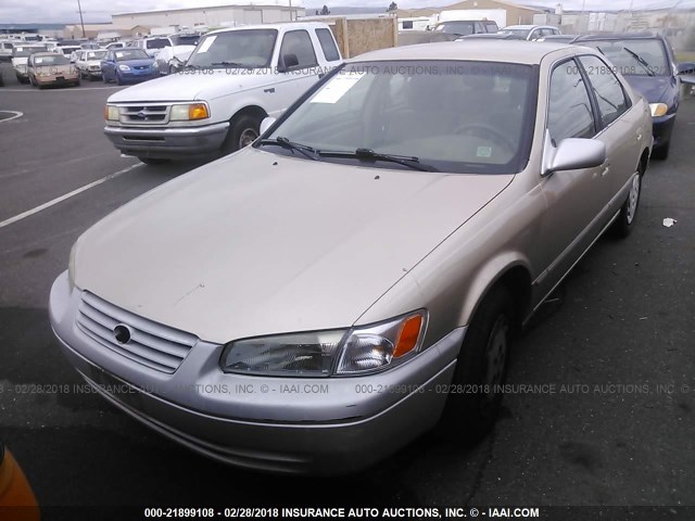 JT2BG22K2V0096941 - 1997 TOYOTA CAMRY LE/XLE GOLD photo 2