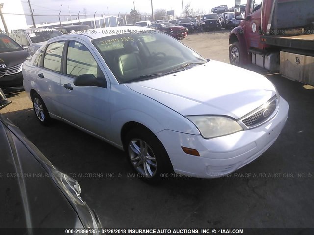 1FAFP34N17W265892 - 2007 FORD FOCUS ZX4/S/SE/SES WHITE photo 1