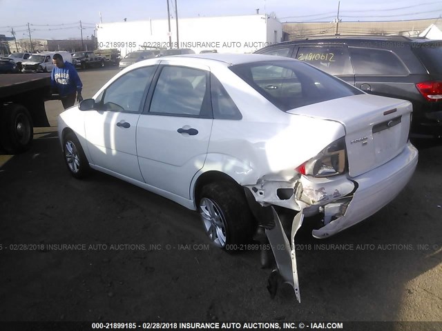 1FAFP34N17W265892 - 2007 FORD FOCUS ZX4/S/SE/SES WHITE photo 3