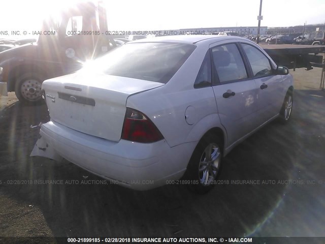 1FAFP34N17W265892 - 2007 FORD FOCUS ZX4/S/SE/SES WHITE photo 4