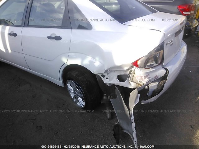 1FAFP34N17W265892 - 2007 FORD FOCUS ZX4/S/SE/SES WHITE photo 6