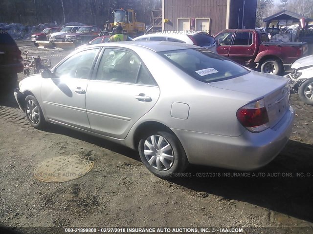 4T1BE32K95U092702 - 2005 TOYOTA CAMRY LE/XLE/SE SILVER photo 3