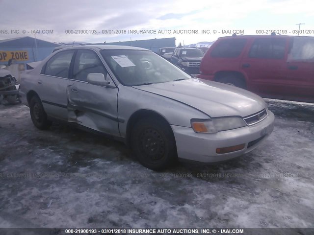 1HGCD5637TA076878 - 1996 HONDA ACCORD LX/EX SILVER photo 1