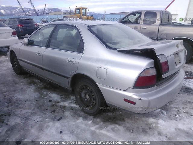 1HGCD5637TA076878 - 1996 HONDA ACCORD LX/EX SILVER photo 3