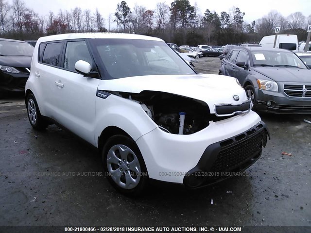 KNDJN2A26F7139051 - 2015 KIA SOUL WHITE photo 1