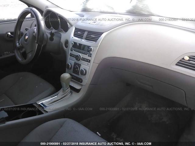 1G1ZB5E05CF112097 - 2012 CHEVROLET MALIBU LS 银色 照片 5