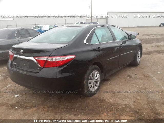 4T1BF1FK1GU175698 - 2016 TOYOTA CAMRY LE/XLE/SE/XSE შავი ფოტო 4