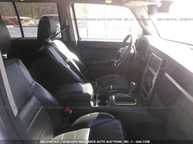 1J4RH4GT2AC158924 - 2010 JEEP COMMANDER SPORT Silber Foto 5
