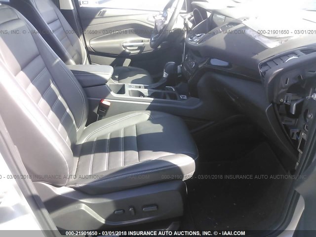 1FMCU0JD3HUA04594 - 2017 FORD ESCAPE TITANIUM Gümüş fotoğraf 5