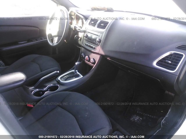 1B3BD4FB2BN523007 - 2011 DODGE AVENGER EXPRESS 白色 照片 5