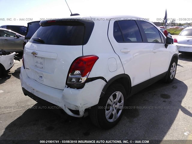 KL7CJKSB5HB104582 - 2017 CHEVROLET TRAX LS WHITE photo 4