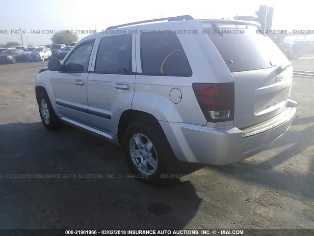 1J8HS48P37C549912 - 2007 JEEP GRAND CHEROKEE LAREDO/COLUMBIA/FREEDOM SILVER photo 3