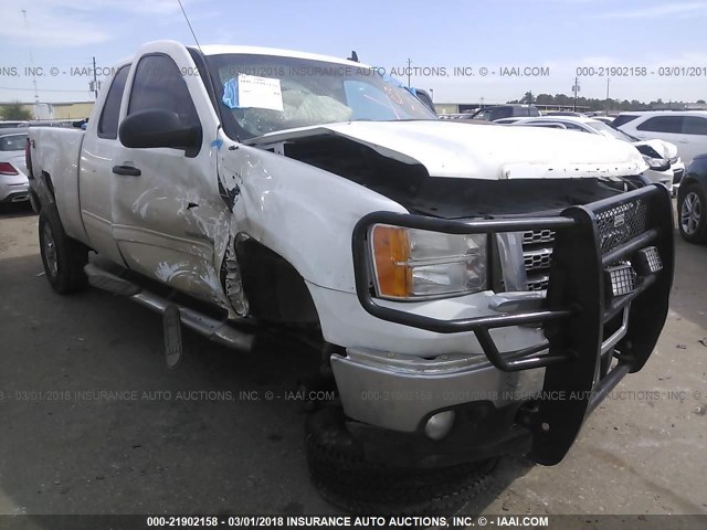 1GT220CG8DZ102451 - 2013 GMC SIERRA K2500 SLE WHITE photo 1