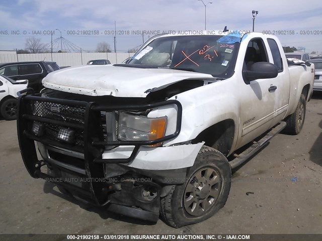 1GT220CG8DZ102451 - 2013 GMC SIERRA K2500 SLE WHITE photo 2