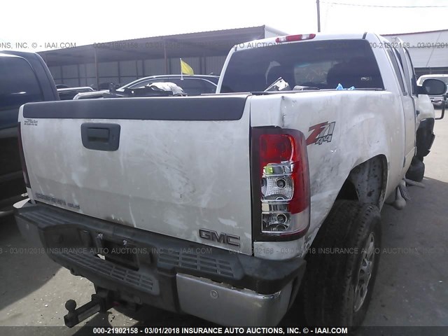 1GT220CG8DZ102451 - 2013 GMC SIERRA K2500 SLE WHITE photo 4