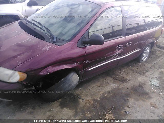 2C4GP54L22R583305 - 2002 CHRYSLER TOWN & COUNTRY LXI BURGUNDY photo 6