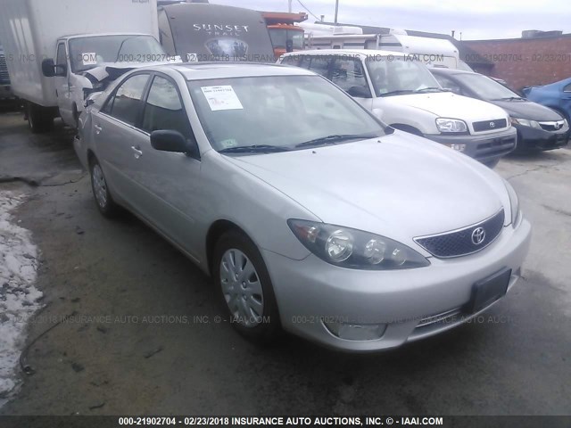 4T1BE32K55U528591 - 2005 TOYOTA CAMRY LE/XLE/SE ვერცხლისფერი ფოტო 1