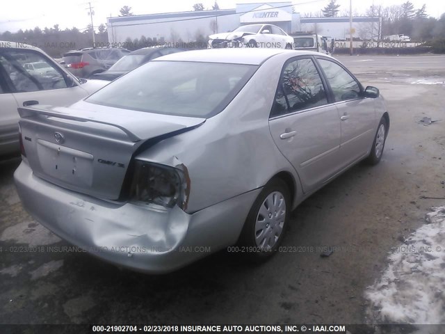 4T1BE32K55U528591 - 2005 TOYOTA CAMRY LE/XLE/SE ვერცხლისფერი ფოტო 4