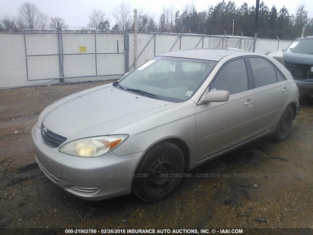 4T1BE32K32U519805 - 2002 TOYOTA CAMRY LE/XLE/SE ოქროსფერი ფოტო 2