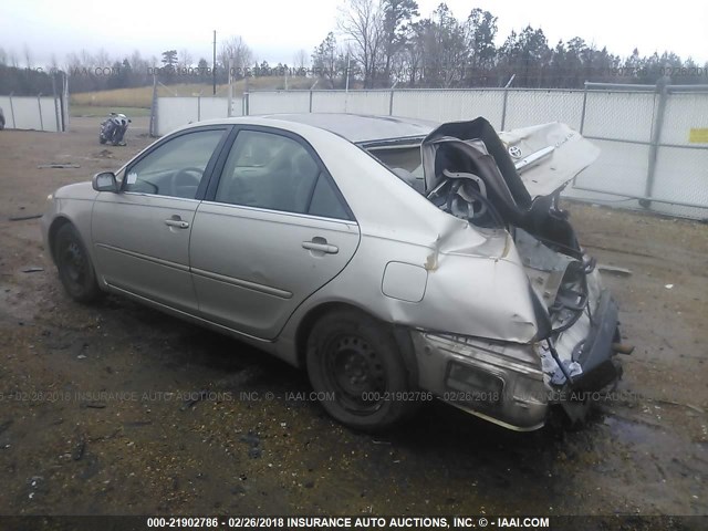 4T1BE32K32U519805 - 2002 TOYOTA CAMRY LE/XLE/SE ოქროსფერი ფოტო 3