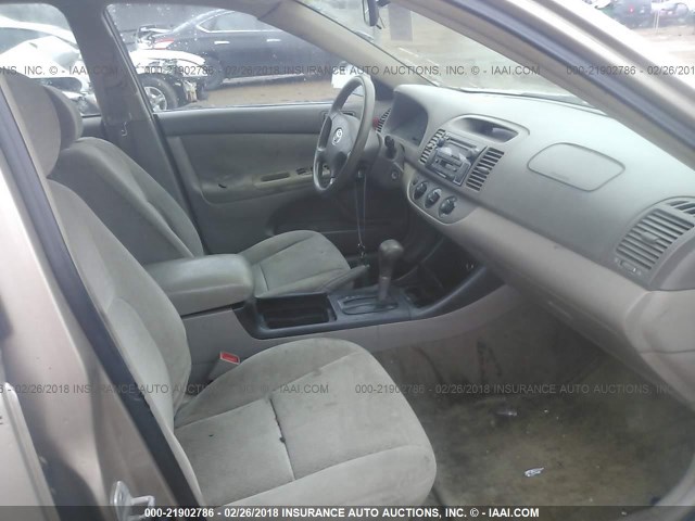 4T1BE32K32U519805 - 2002 TOYOTA CAMRY LE/XLE/SE ოქროსფერი ფოტო 5