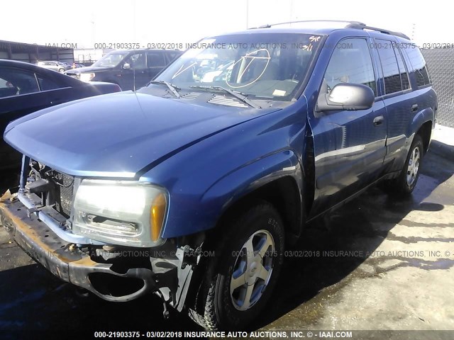 1GNDT13S852216399 - 2005 CHEVROLET TRAILBLAZER LS/LT BLUE photo 2