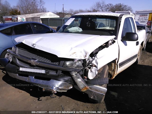 1GCEC14V04Z200483 - 2004 CHEVROLET SILVERADO C1500 WHITE photo 2