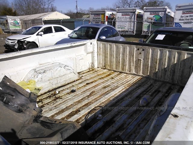 1GCEC14V04Z200483 - 2004 CHEVROLET SILVERADO C1500 WHITE photo 8