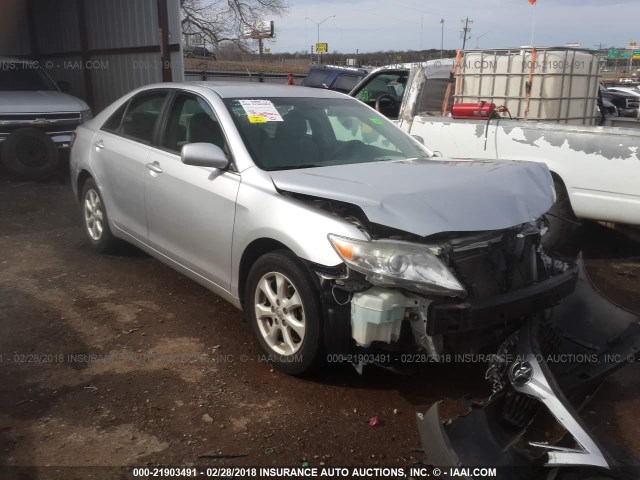 4T1BF3EK2BU772056 - 2011 TOYOTA CAMRY SE/LE/XLE SILVER photo 1