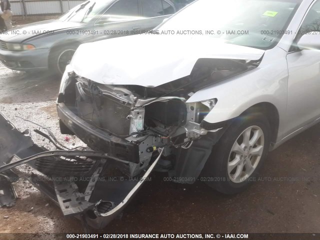 4T1BF3EK2BU772056 - 2011 TOYOTA CAMRY SE/LE/XLE SILVER photo 6
