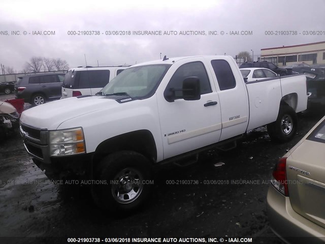 1GCHK39628E120788 - 2008 CHEVROLET SILVERADO K3500 WHITE photo 2