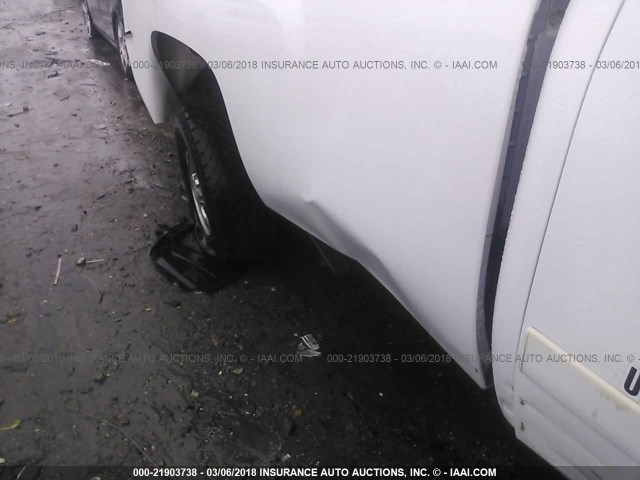 1GCHK39628E120788 - 2008 CHEVROLET SILVERADO K3500 WHITE photo 6