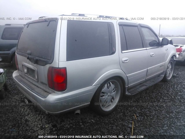 5LMFU28A5YLJ24291 - 2000 LINCOLN NAVIGATOR SILVER photo 4