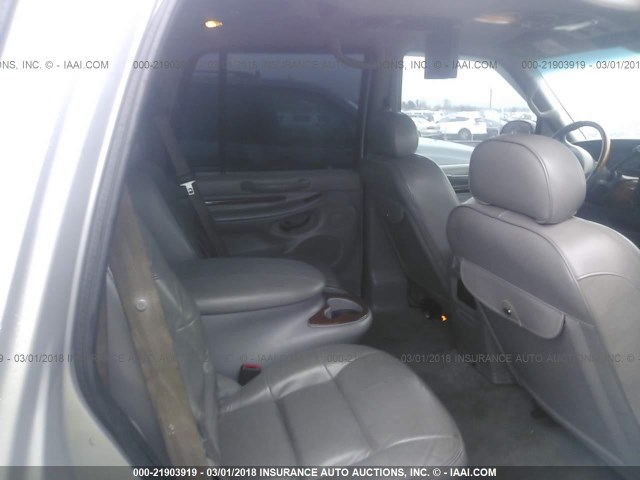 5LMFU28A5YLJ24291 - 2000 LINCOLN NAVIGATOR SILVER photo 8