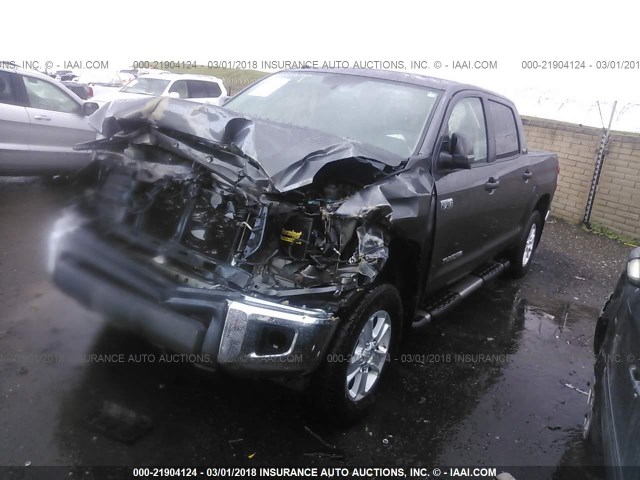 5TFEY5F16EX167294 - 2014 TOYOTA TUNDRA CREWMAX SR5 GRAY photo 2