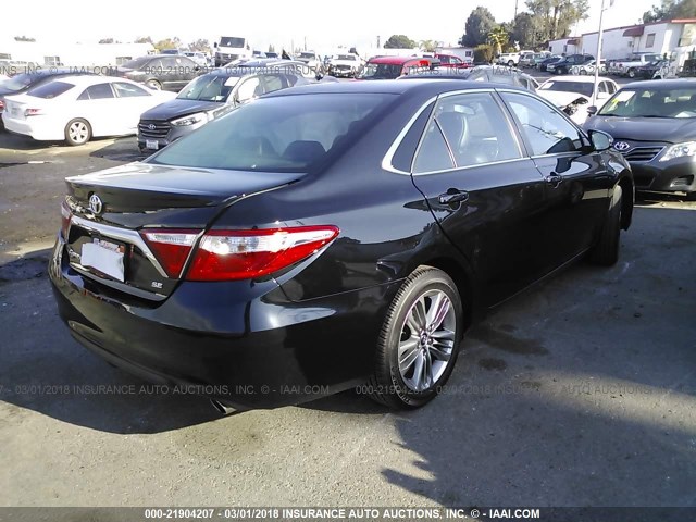 4T1BF1FK7HU743292 - 2017 TOYOTA CAMRY LE/XLE/SE/XSE BLACK photo 4