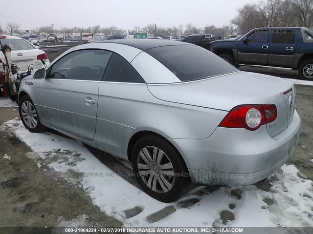 WVWAA71F47V020598 - 2007 VOLKSWAGEN EOS 2.0T SILVER photo 3