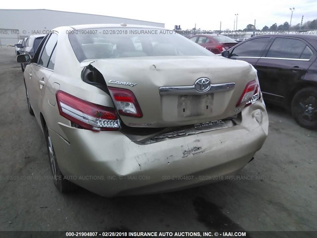 4T4BF3EK9BR121352 - 2011 TOYOTA CAMRY SE/LE/XLE Золотой фото 6