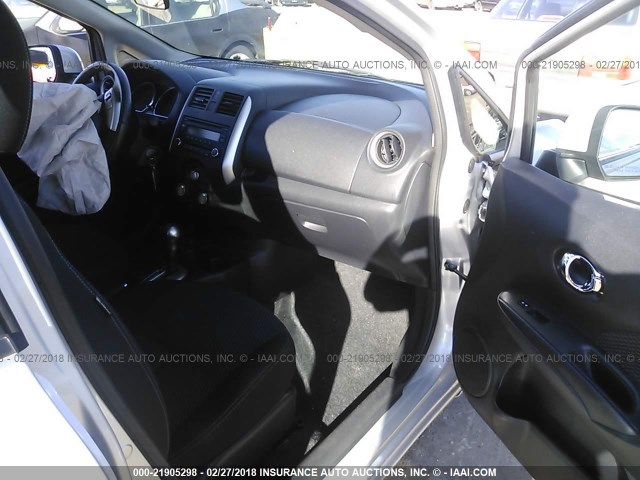 3N1CE2CP4EL414575 - 2014 NISSAN VERSA NOTE S/S PLUS/SV/SL SILVER photo 5