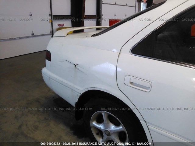 4T1BG22K6WU840876 - 1998 TOYOTA CAMRY CE/LE/XLE 白色 照片 6