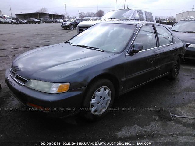 1HGCD5638VA098116 - 1997 HONDA ACCORD LX/EX GREEN photo 2