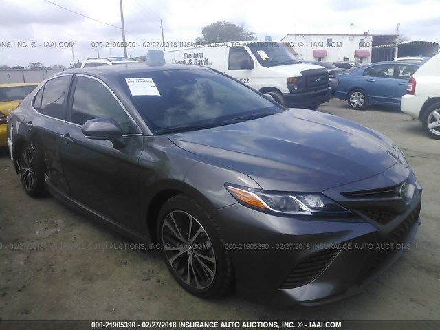 4T1B11HKXJU558784 - 2018 TOYOTA CAMRY L/LE/XLE/SE/XSE GRAY photo 1