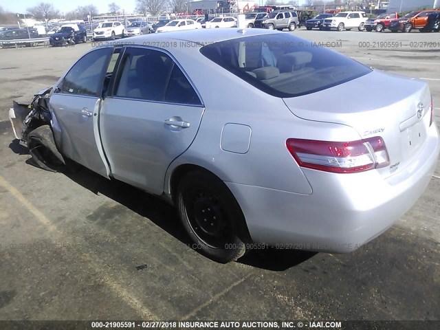 4T1BF3EK5AU019474 - 2010 TOYOTA CAMRY SE/LE/XLE SILVER photo 3